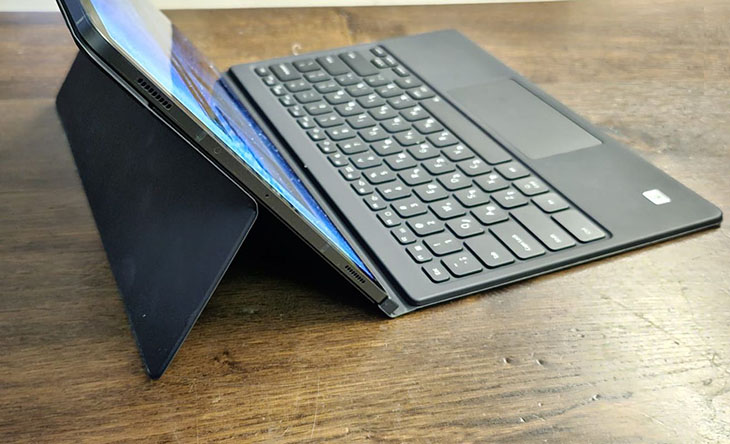 Samsung Tab S9 Plus בעיצוב דמוי מחשב נייד